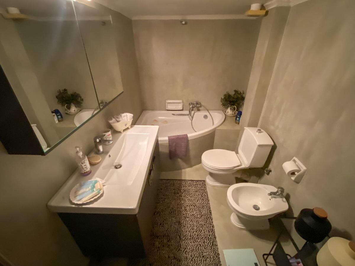 Lovely Luxurious Modern Apartment In เทสซาโลนิกิ ภายนอก รูปภาพ